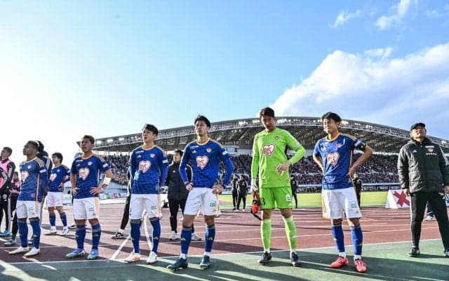 「これだよな、これこそがJリーグのあるべき姿だろ」J1昇格に失敗したJ2仙台の選手に向けた「試合後のサポーターの熱い行動」が感動を呼ぶ！「この映像見てると何か泣けてくる」の声