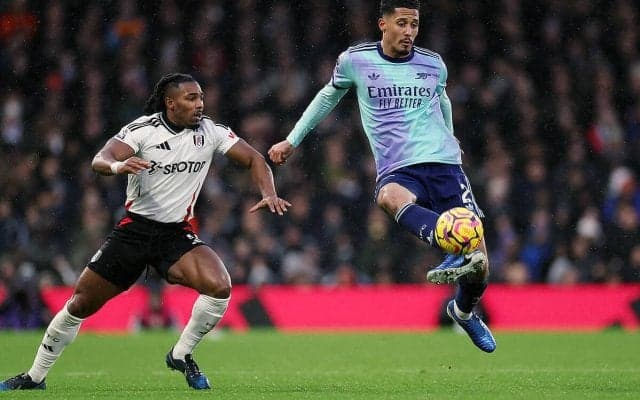 サリバ2戦連続CK弾もアーセナルは曲者フルアムとドロー…サカ土壇場弾は幻に終わって連勝ストップ【プレミアリーグ】