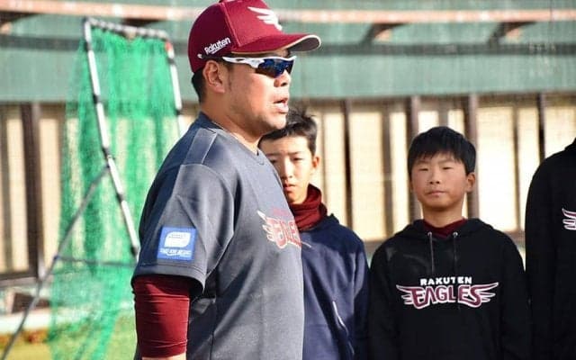 プロ野球選手に「並大抵ではなれない」　“遅咲き”指揮官が小学生に伝える「挫折体験」