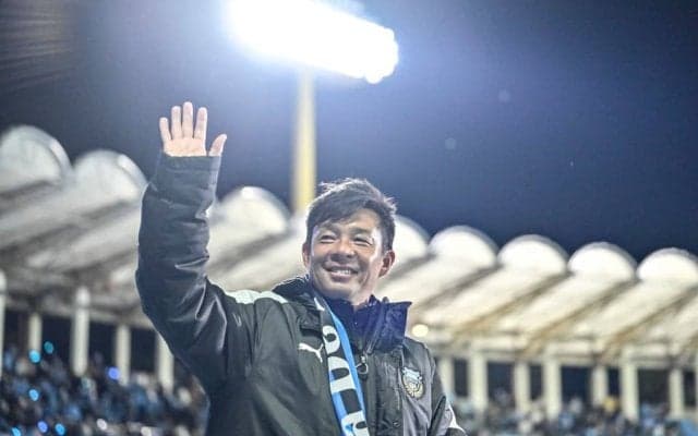 「小林悠の大泣き熱いな」「僚太の号泣はやばかった」川崎・鬼木達監督の試合後の「選手との惜別、号泣映像」が涙なしでは見られない！「これは泣けるほんとに、、、」の声 