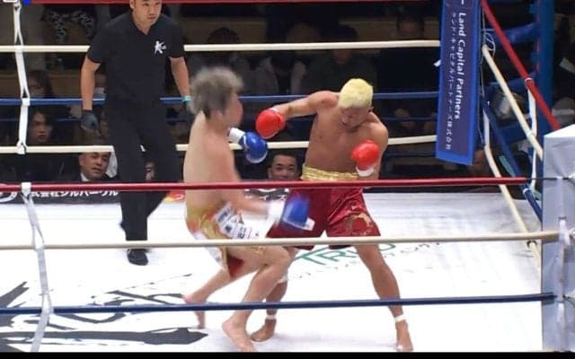 「危険な倒れ方」「早く担架を」右フックで衝撃KO ドクター駆け寄る劇的決着に心配の声