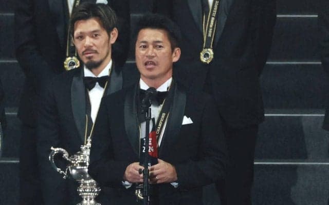 「神戸にかかわるみんなで獲った賞」2年連続の優勝監督賞、神戸・吉田孝行監督が喜び語る「謙虚に向上心を持って来シーズンも」