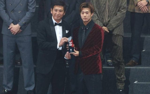 「とても驚いている」史上5人目、ルーキーでのベストイレブン入りの鹿島DF濃野公人はさらなる飛躍へ「来季は自分がチームを引っ張っていきたい」