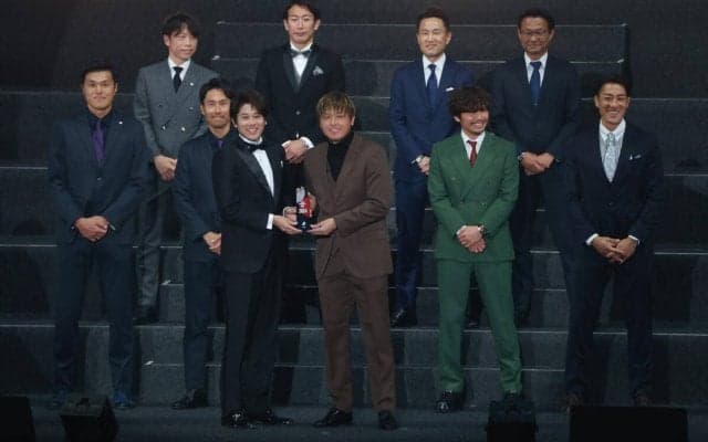 功労選手賞の遠藤保仁氏、“濃い現役キャリア”にユーモアを込める　「できれば『特別』とかつけて」…コーチ1年目の感想も
