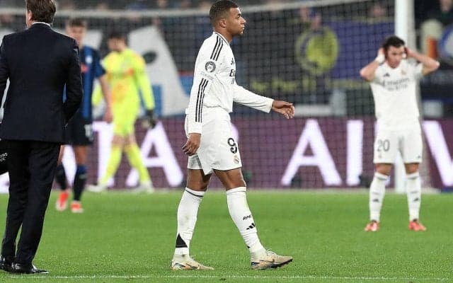 ムバッペが先制点挙げたアタランタ戦で負傷…アンチェロッティ監督「過負荷で、ハムストリングに不快感がある」