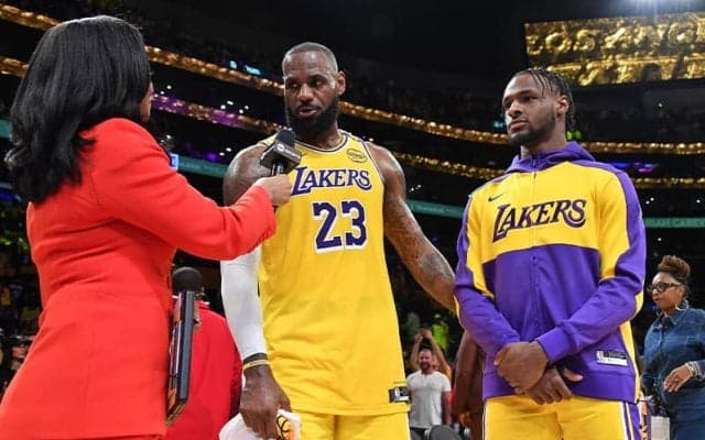 積極性が問われるレイカーズの冬の移籍市場…もしレブロンがトレードならブロニーもセットに？