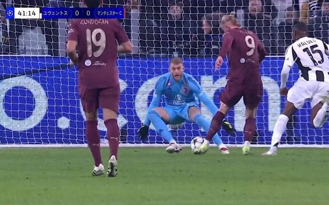 異次元の飛び出し！ “怪物”ハーランドが一瞬でゴールを脅かした瞬間 「完璧やったけど…」スーパーセーブにも脱帽の声