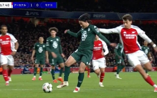 どうなってんだよ！ 南野拓実に「ドン引き」 相手DF2人を翻弄する“変幻自在ドリブル”「驚異的」「めちゃくちゃいい」