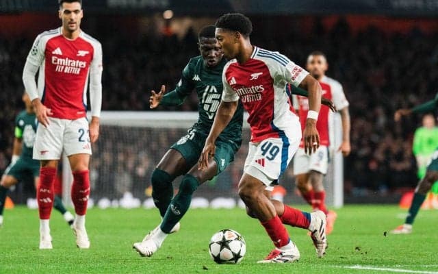 「とにかく興奮していた」CL初先発の18歳DF、アルテタ監督も絶賛…圧巻の縦パスで先制点の起点に「全力チームに貢献していく」