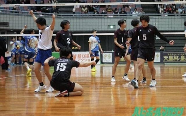 【バレー】天皇杯・皇后杯ファイナルラウンドが開幕。Vチームを破った女子の筑波大、青学大、東女体大、男子の中京大、天理大などが2回戦へ。高校勢は女子の東九州龍谷と今治精華がSVチームからセットを奪う