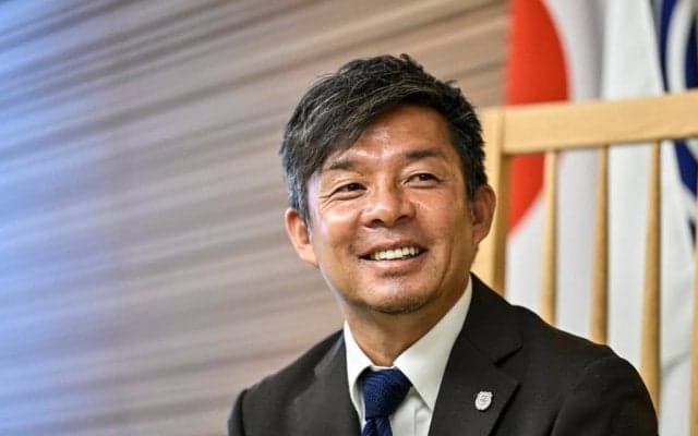 「クソ懐かし写真!!!!!」鹿島の新指揮官に就任した鬼木達監督の「鹿島の選手時代、お宝ショット」にファン興奮！「3枚目は等々力やないかい！」とまさかの一枚に川崎サポも反応