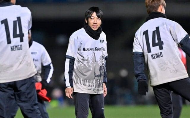 「何事かと思った」「なんじゃこりゃ！」中村憲剛氏の引退試合・前夜祭イベントに「幼稚園服を着た31歳男性」が乱入！ そのまさかの正体に、「爪痕残したw」「めっちゃ脚出来上がってる」の声