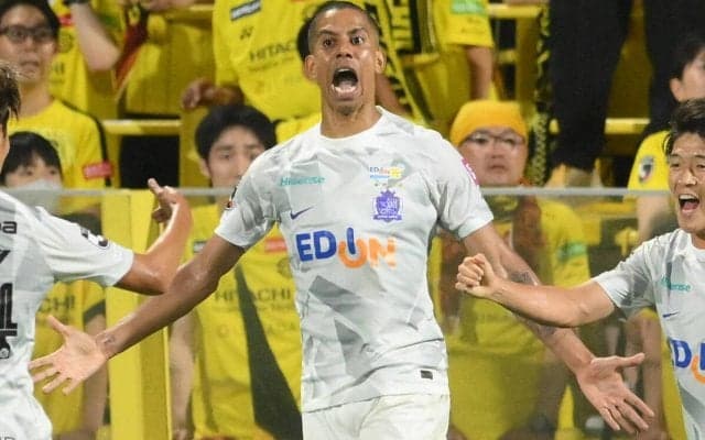 「心からの感謝を込めて、ビッグハグを！」　ドウグラス・ヴィエイラが6年在籍の広島退団…J1通算133試合で34ゴール