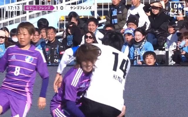爆笑！ 吉田沙保里、サッカーで大暴れ→Ｘトレンド入り！ 中村憲剛に“豪快すぎるタックル”「吹っ飛ばした笑」「綺麗に投げたw」