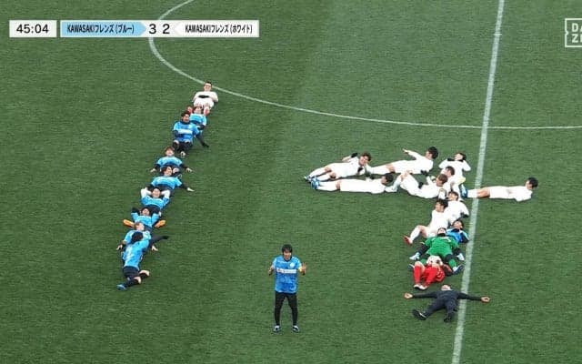 「なんか作ってる笑」ワチャワチャな“人文字”が大反響！「いい大人がガチ」中村憲剛の引退試合で爆笑＆感動のワンシーン