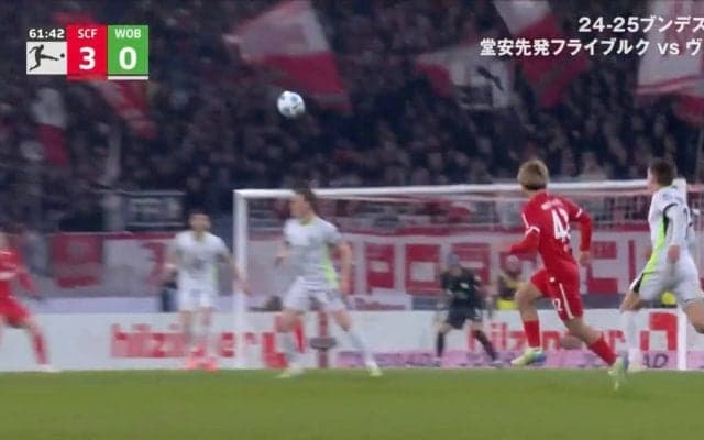 スタジアム騒然！ キング・堂安律、“スーパーアシスト”炸裂の瞬間「これは神」 美しい弧を描く“ピンポイントクロス”が「完璧すぎ」「優しい」