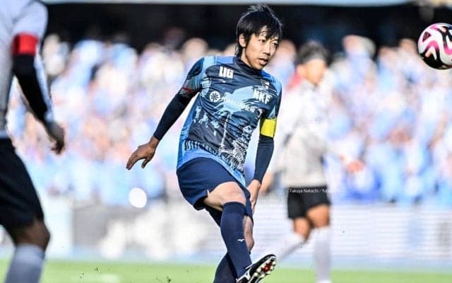 「パパそっくり！」元川崎・中村憲剛が引退試合で息子・龍剛とピッチ共演し、「立ち姿からボールを蹴る時のフォームまでお父さんそっくり」と大反響！「生き写しすぎる」の声続々