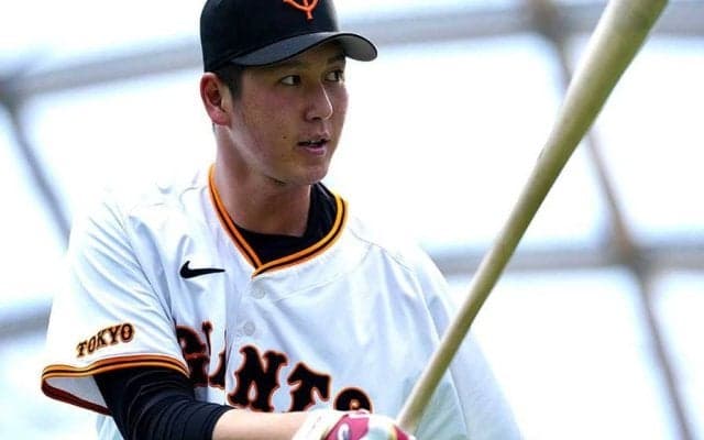 巨人22歳が「マンモス級のHRを放った！」　異国で豪快弾に実況も大興奮「いやっほー」