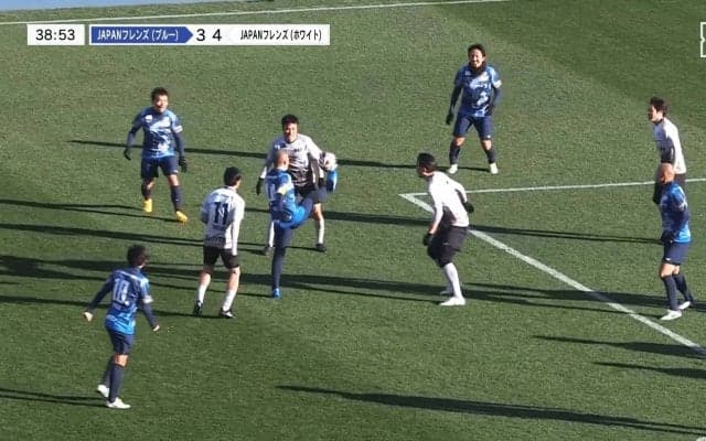 別格だ…小野伸二が“天才すぎるリフティング”で３人翻弄！「本当に上手い」「凄すぎて楽しい」絶妙ボールタッチにスタジアム騒然