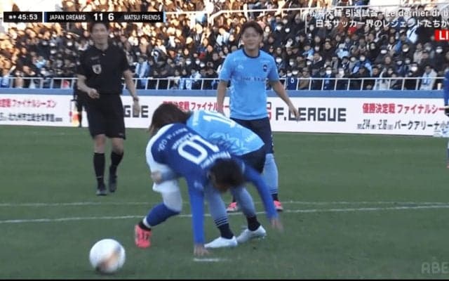 吉田沙保里がサッカーで再び大暴れ！“強烈タックル”を香川真司にかましレッドカード「姉御仕事したな」「最高のシナリオw」話題沸騰