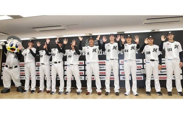 色気爆発…イケメン25歳が「え？カッコよすぎでは？」　漂う大人オーラにロッテファン騒然