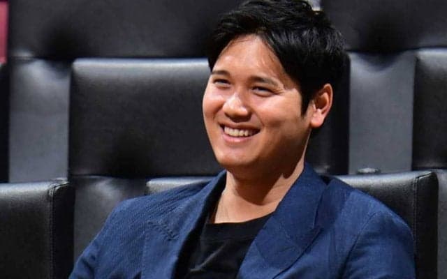 大谷翔平、冬支度のデコピンが「かわいい」　ご主人の“お仕事”に同行「お利口さん」