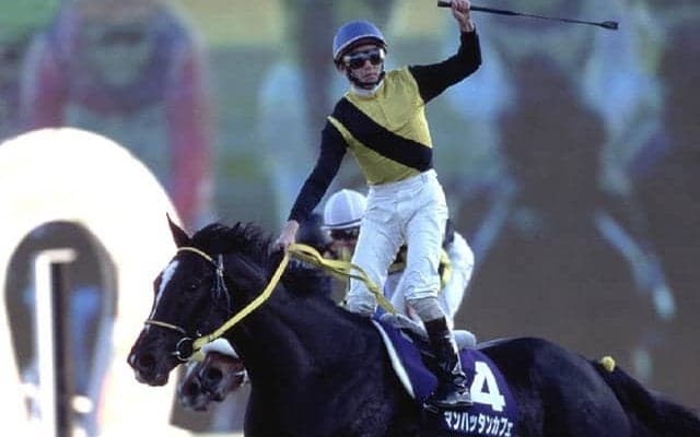 年末大一番の怖さ… 断然の1番人気が馬群に沈んだ有馬記念