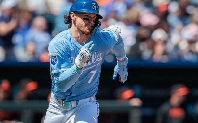 新妻こだわりの純白ドレス、ハンバーガー店も…442億円新スターが過ごした「最高の夜」