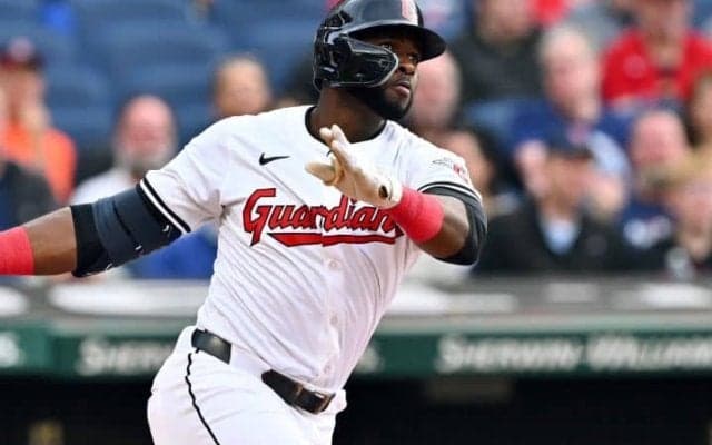 NPBの助っ人事情が交渉材料に…韓国名門が元米有望株獲得に使った“術”「日本は不振なら長く待ってくれない」