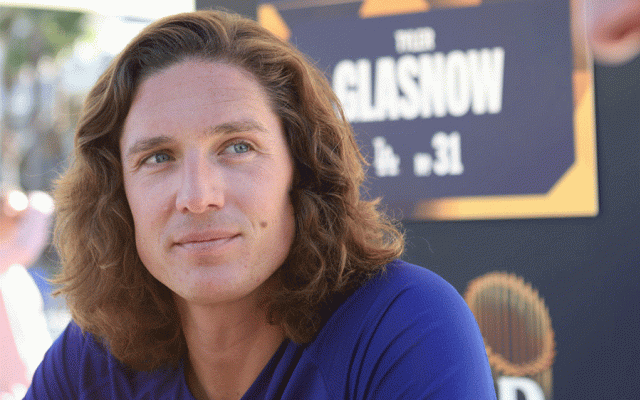 ド軍210億円男が美人彼女と格闘技観戦　SNSで報告、ジャッジら大物も豪華集結