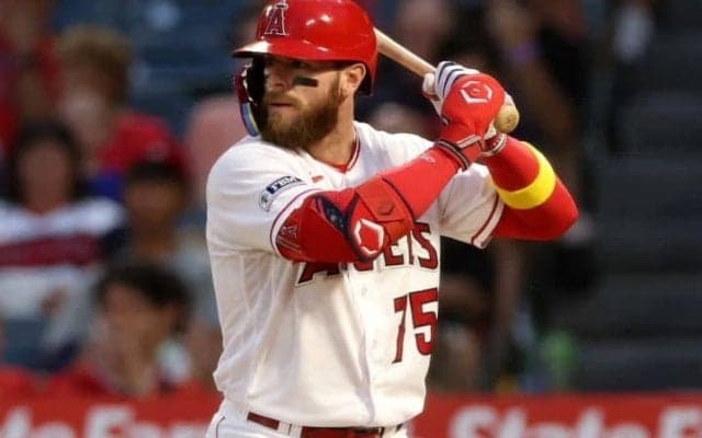 悲願の日本一への“使者”となるか　元エ軍キャベッジの巨人移籍を米報道　MLB通算2本塁打の新助っ人が期待されるワケ