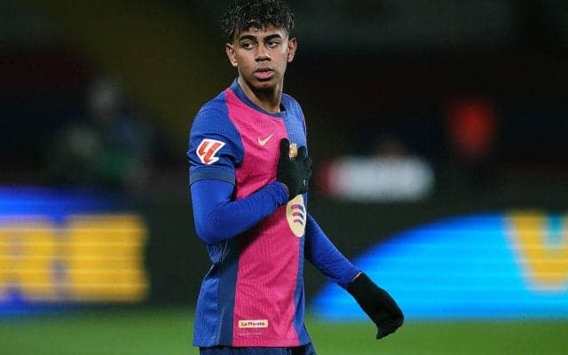 ヤマルがラ・マシアの後輩に太っ腹なクリスマスプレゼント…100組のヘッドフォンとメッセージカード贈る