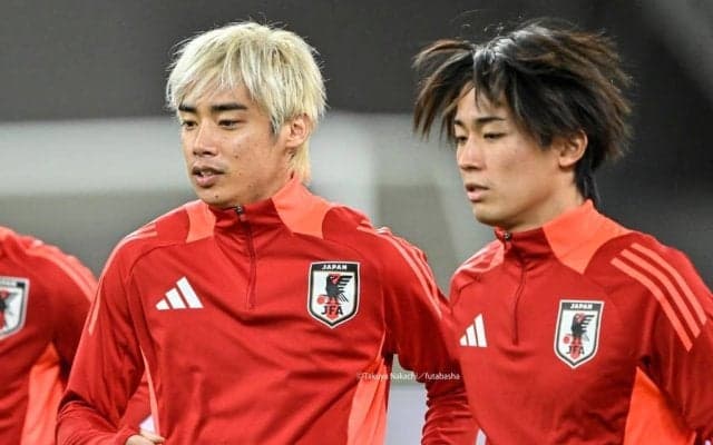 「なにこの可愛い写真」伊東純也＆中村敬斗withテウマの“ひょっこり”スリーショットが話題！「最高のツーショットかと思いきや、ひょっこりはんのテウマ乱入w」の声