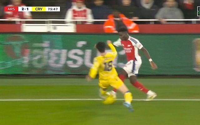 縦突破封鎖！鎌田大地、“ノーファウル”強烈タックルがSNSで話題 アーセナルのエースに神対応で賞賛も「鎌田偉い！」