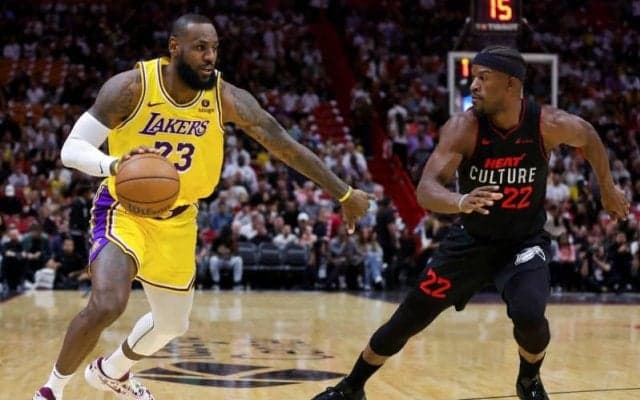 マジック・ジョンソンがレイカーズに大型トレードを提言「ジミー・バトラーが必要」