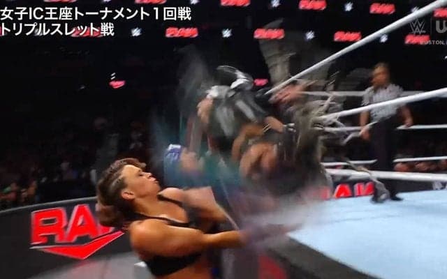 身体能力えぐっ！ 女子レスラーが“高速”回転… 斬新すぎる竜巻クロスボディが話題