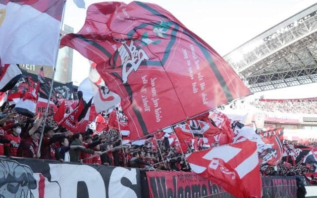 「シンプルでかっこいい！」　浦和の来季ユニフォーム、クラブエンブレムなどが中央に！　ファンの反応も上々　「買います」