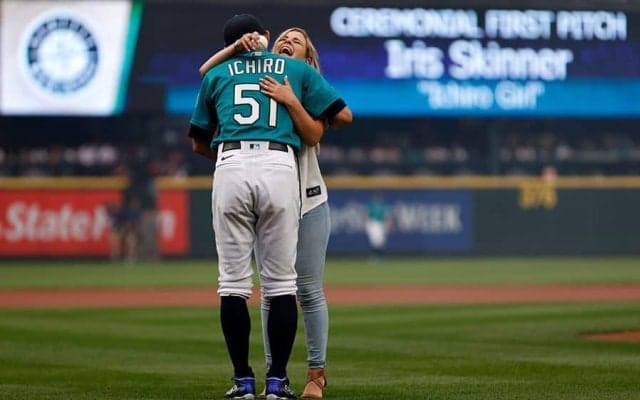 イチローの神対応は「何度見ても泣ける」　金髪女性が大歓喜…“一瞬の奇跡”から生まれた縁