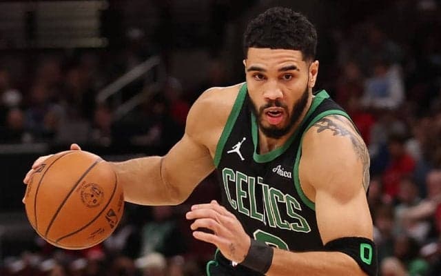 テイタムが43得点挙げトリプルダブル達成…記録的な活躍でセルティックス勝利に導く