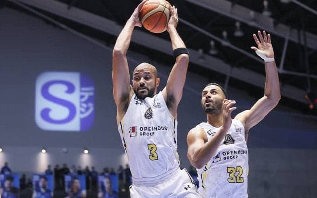 マイケル・パーカーが日本史上初の通算8000リバウンド達成…群馬は劇的勝利で快挙に華