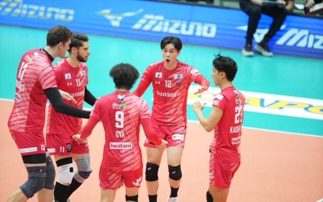 天皇杯全日本選手権　サントリーがストレート勝ちで13大会ぶり2度目の栄冠　髙橋藍がMVP