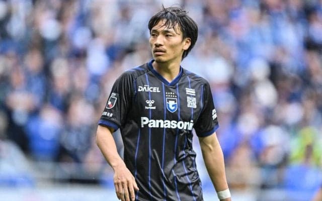 「まさかの仲良しinハワイ」J1G大阪DF中谷進之介のバカンス先での“押し出し相手”との肩組みツーショットに反響！「この1枚にJリーグの良さが詰まってる」の声