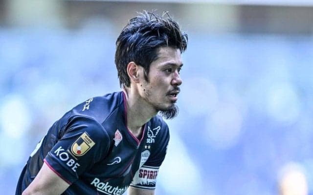 「こんなん泣くわ」異例のJ2移籍を決意したMF山口蛍の「ライバルにして仲間との惜別4ショット」にファン号泣！「いやぁ…涙腺崩壊」「電車の中で見たらあかんやつ。。」の声