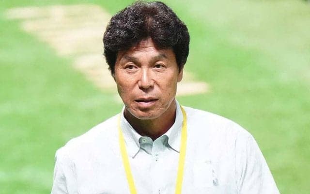 62歳とは思えぬ衝撃スタイル「まじで体型変わらんな」　久々ユニ姿に感動「カッコよすぎる」