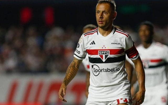 バイエルンやシャルケで活躍した元ブラジル代表DFラフィーニャがサンパウロを退団、39歳も現役続行を希望