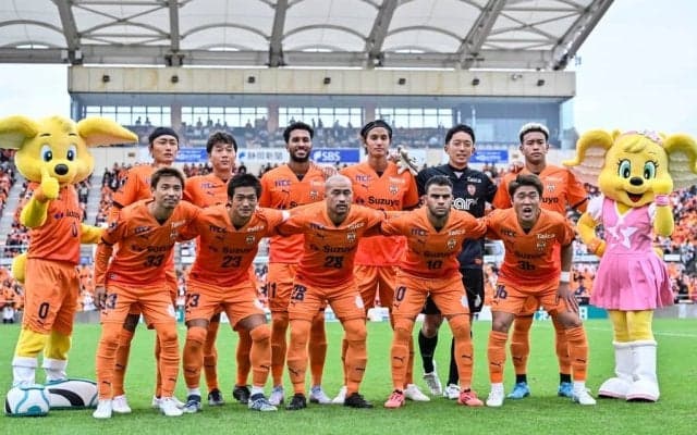「オレンジの色調いい感じ」「ちょっと淡めの色合い？」J1復帰を決めた清水エスパルスの「新ユニフォーム」“予告映像”にファン注目！「プーマさん来年もよろしく!」の声