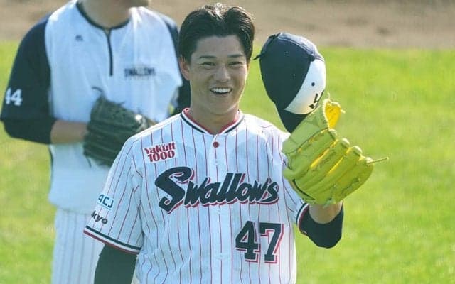 燕の“特別ユニ”に8勝左腕が「可愛い」連発　お気に入りの「ラインがいいですね」
