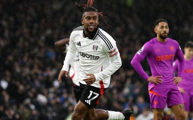 「尊厳を持ってクリスマスを祝えるように…」フルアムMFイウォビが地元ロンドンで期間限定チャリティーショップをオープン