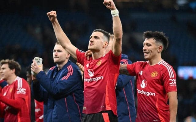 衣類や食料の寄付に食事の提供も…ユナイテッドの25歳SBがクリスマスイブにホームレス支援　「できるだけダイレクトに」