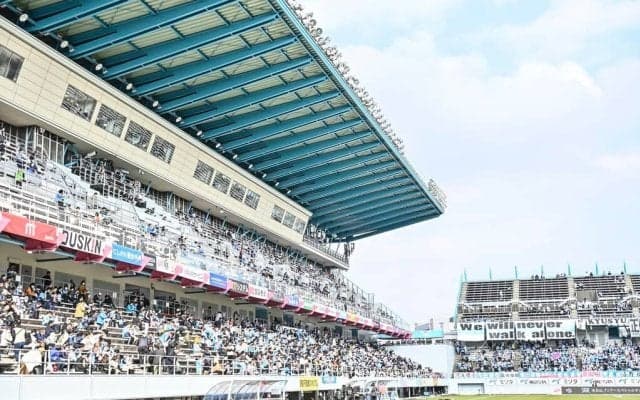 「めっちゃ良いですね」「最高です」サガン鳥栖の本拠地スタジアムの「座席リニューアル、サイドテーブル付き最新姿」が話題に！「マジで羨ましい…」の声
